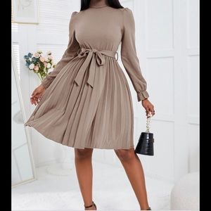 This dress Is in Green used ones ever like New